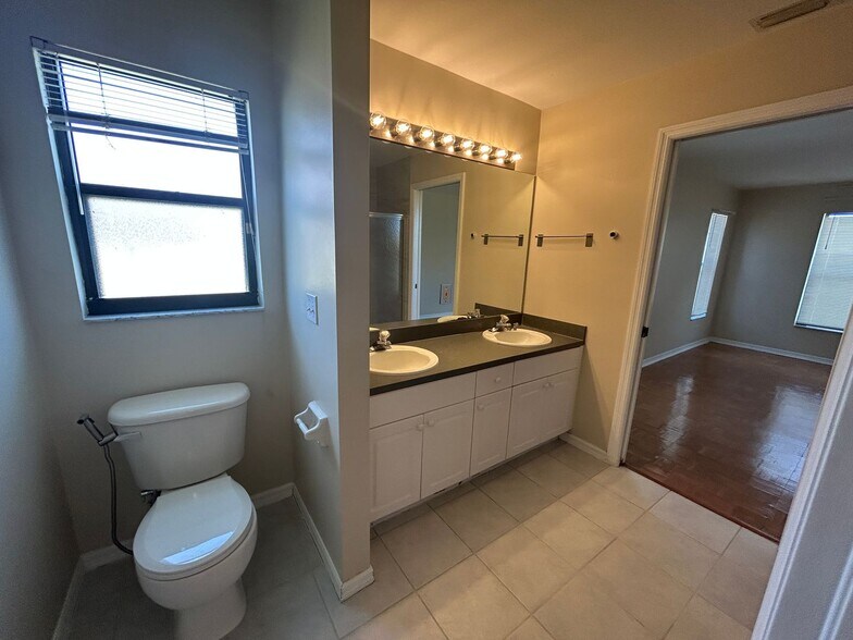Building Photo - Freshly painted interior 2/2  spacious home on fresh water canal