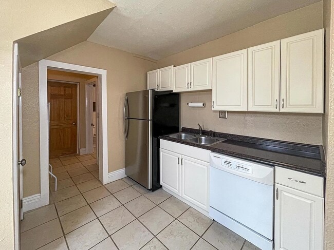 Building Photo - Charming home in the heart of Old Colorado...