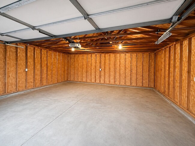 Building Photo - Spacious 4-Bedroom Home in Cleveland