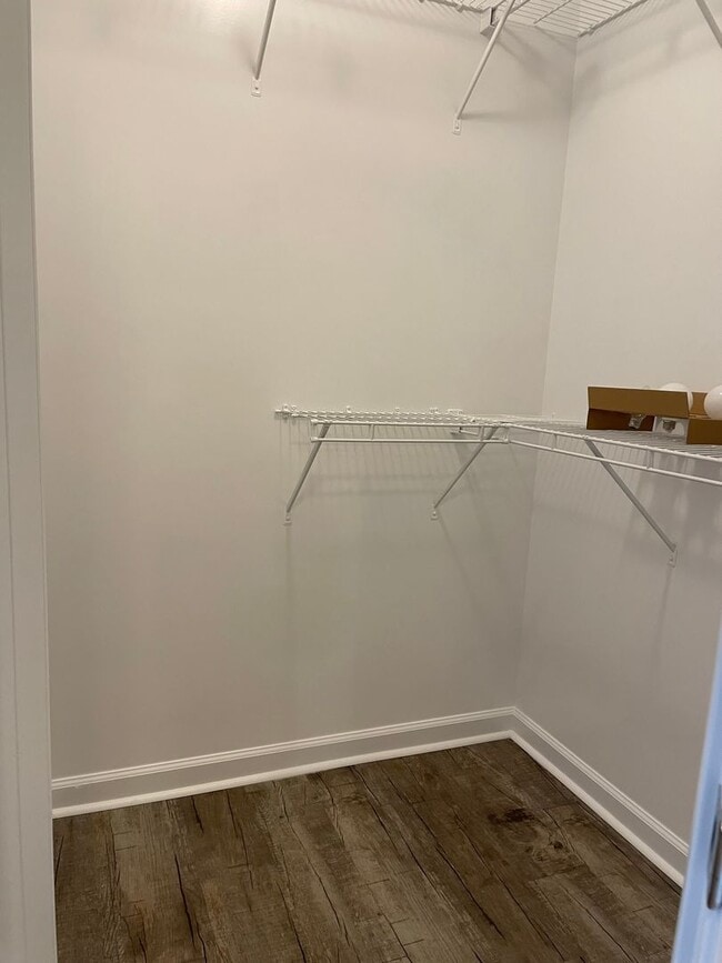 Building Photo - 3 Bedroom/ 2Bath Minutes from NEA Available NOW