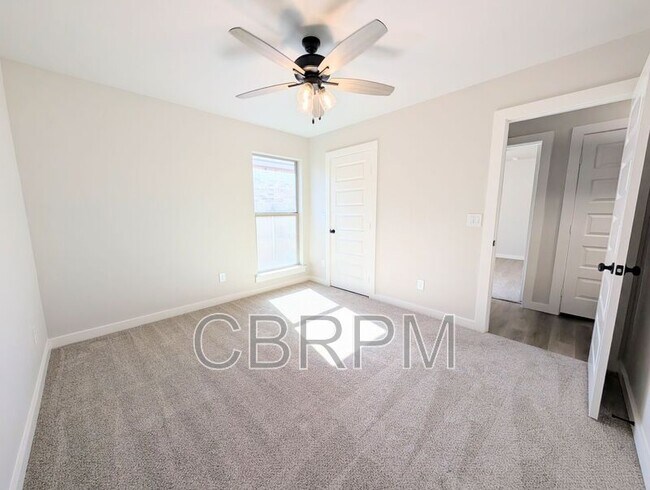 Building Photo - 3220 Cottonwood Ave