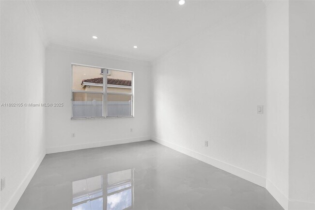 Building Photo - 15699 SW 54th Ct