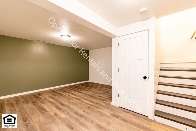 Building Photo - 15110 Tally Ho Dr