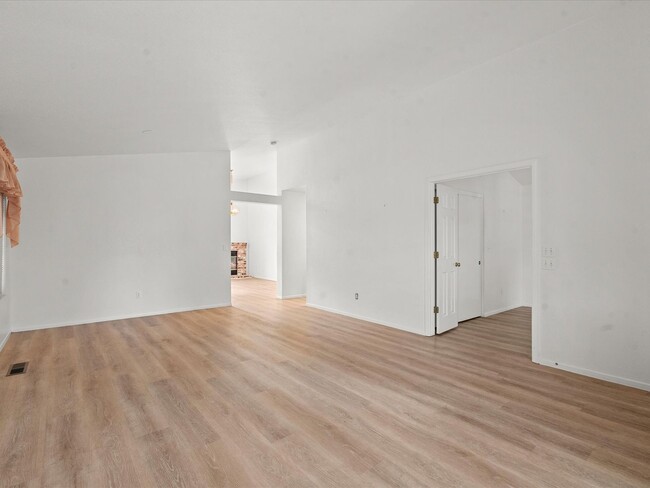 Building Photo - 6165 Greenbrook Dr