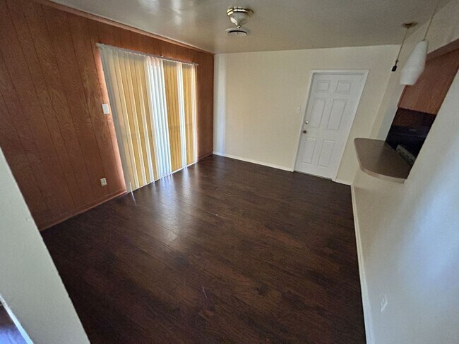 Building Photo - 3 bedroom 1 bath