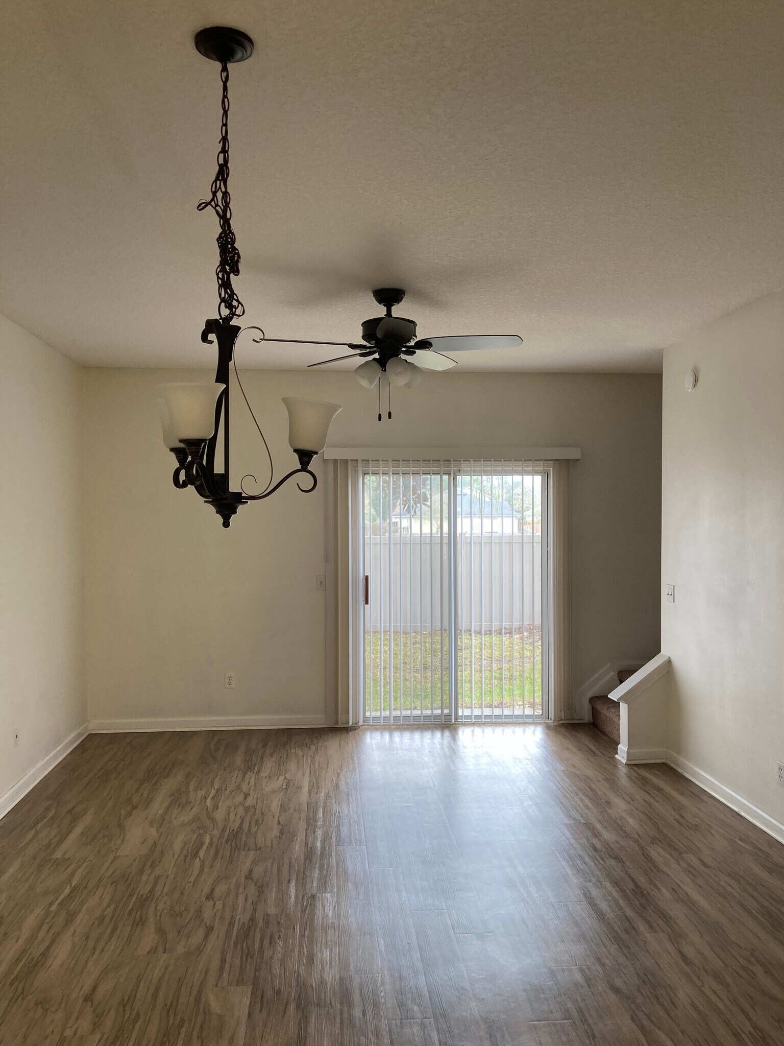 Building Photo - 421 Scrub Jay Dr