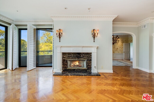 Building Photo - 450 N Maple Dr