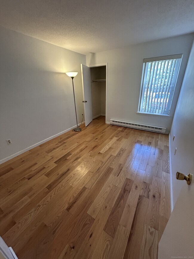 Building Photo - 87 Wellington Dr