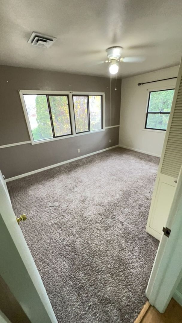Building Photo - Large 4 Bedroom Orchards Home with private...