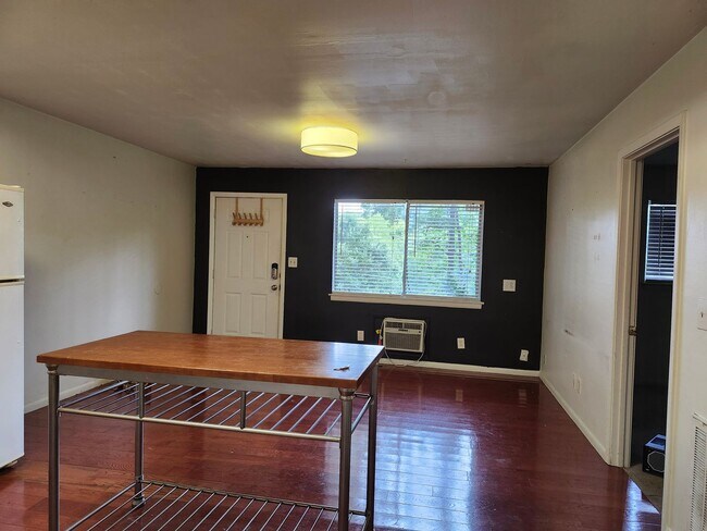Building Photo - 3123-3125 Navajo Dr
