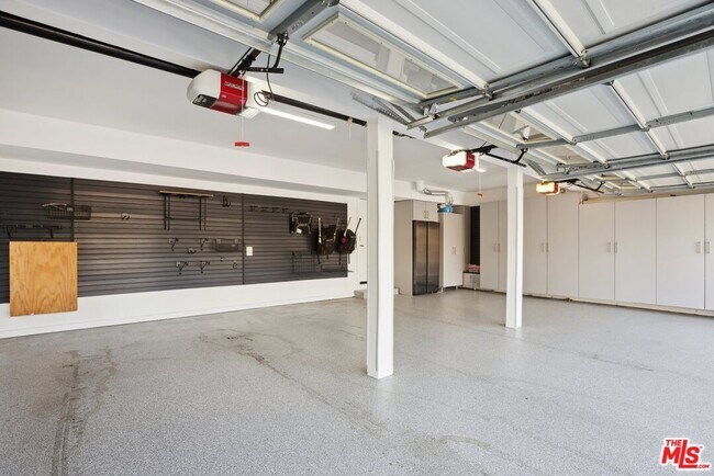 Building Photo - 2676 Casiano Rd