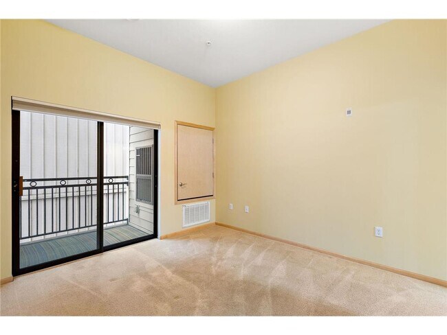 Building Photo - 270 4th St E