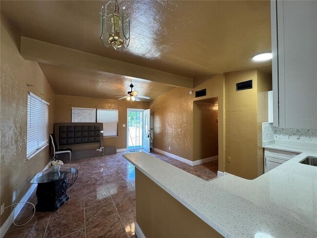 Building Photo - 1930 Walton St S