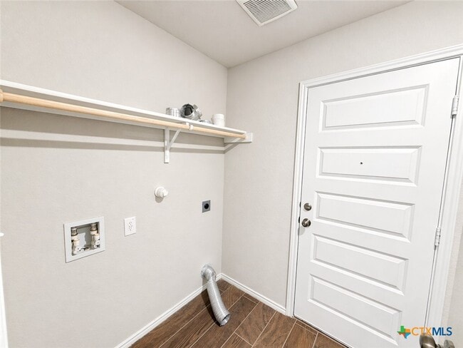 Building Photo - 2432 Ayers Dr