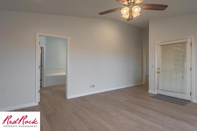 Building Photo - 4 Bedroom in Amber Estates - Newer LVP Flooring throughout home!