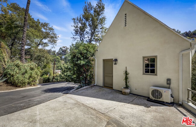 Building Photo - 3132 Belden Dr