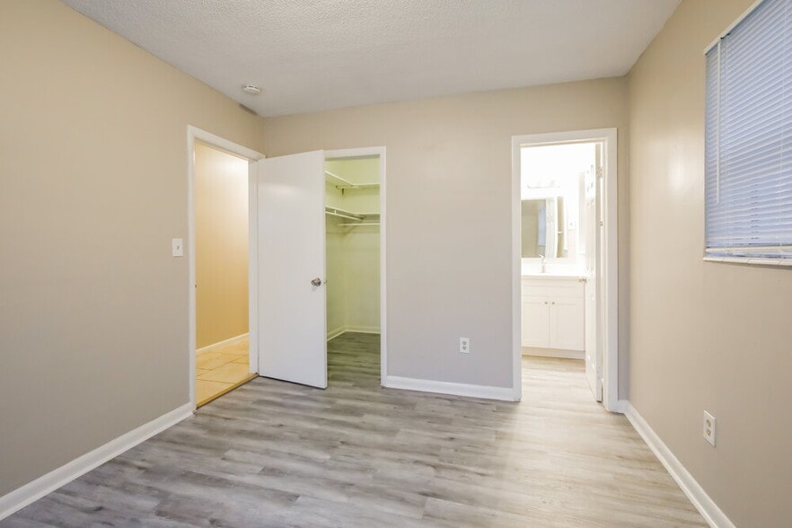 Building Photo - 4701 NW 11th Pl