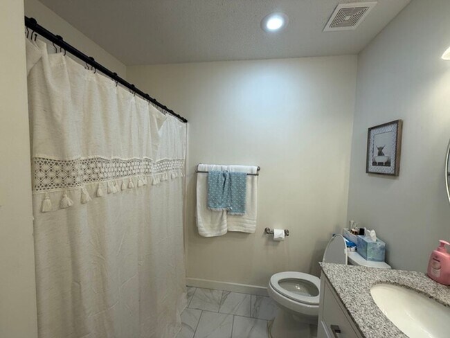 Building Photo - Spacious 4BR Home in Seven Oaks with Garage & Fenced Yard