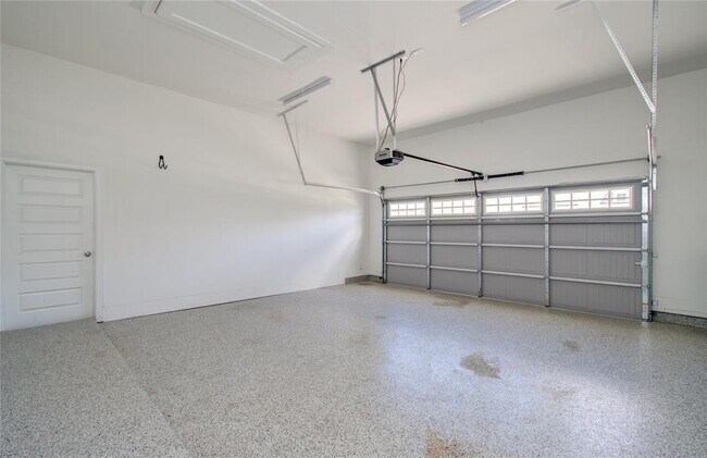 Building Photo - 2349 Goldenglade Dr