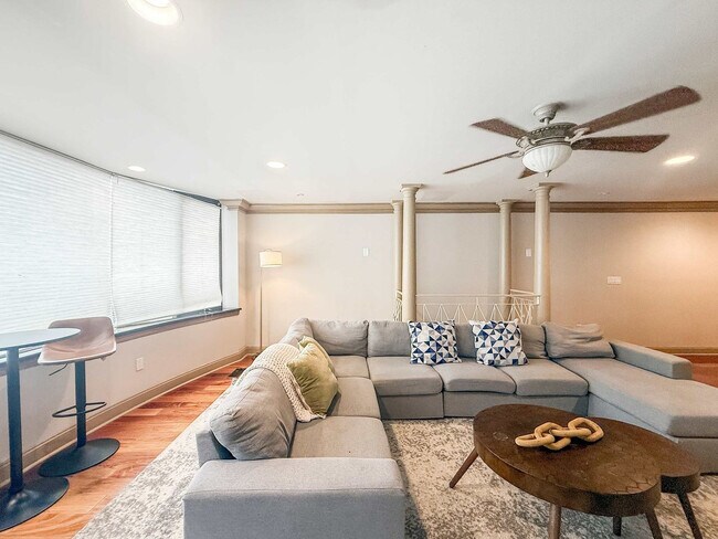 Building Photo - 602 S Front St