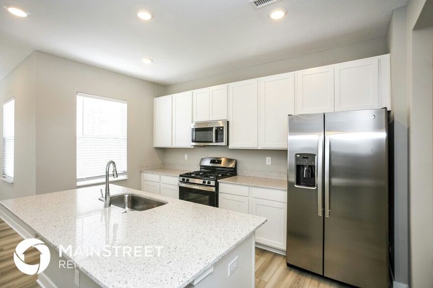 Building Photo - 1937 Goodwin Pl