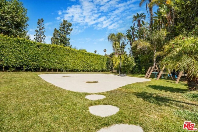 Building Photo - 114 S Layton Dr
