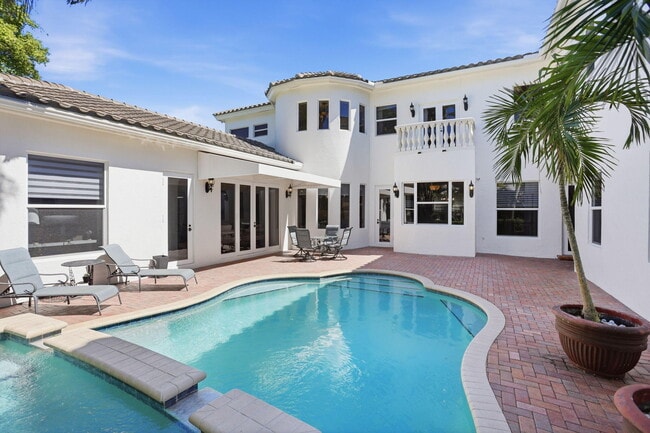 Building Photo - 375 SW 16th St