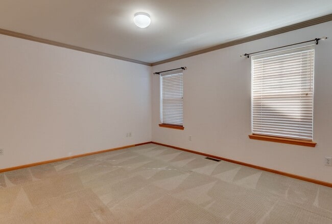 Building Photo - Single Level 3 Bed 2 Bath Home