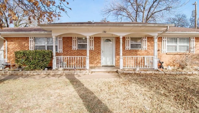 Primary Photo - 1301 Hazelwood Dr