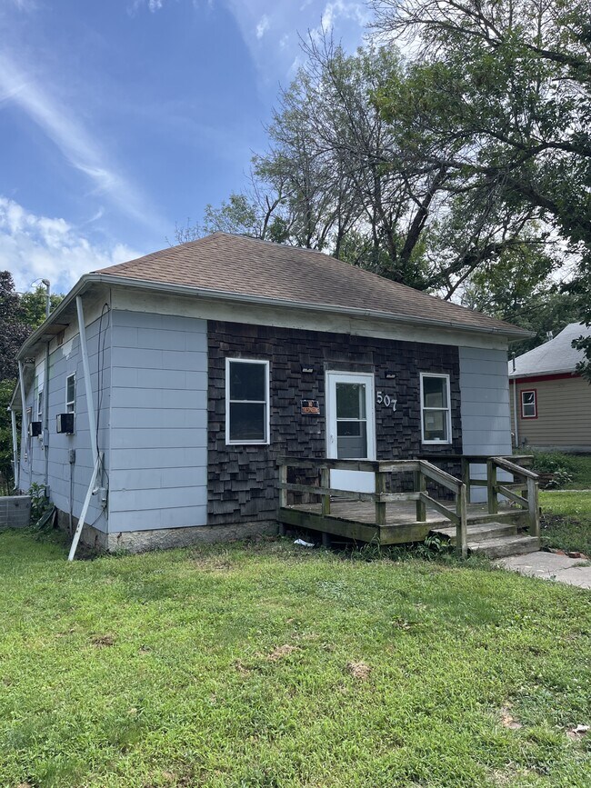 Building Photo - 507 Fir St
