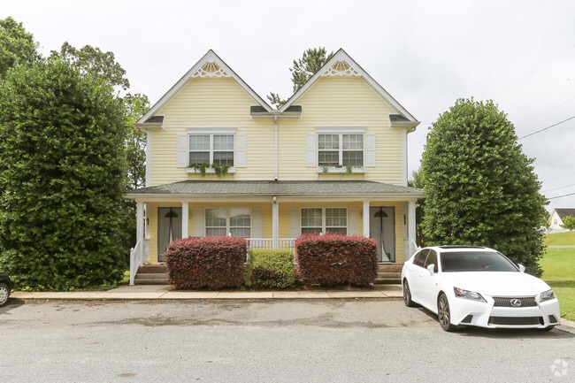 Building Photo - Cloverdale Village