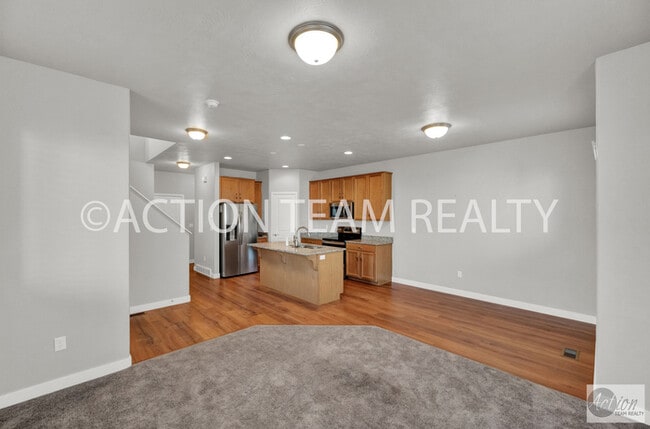 Building Photo - Beautiful Townhome in Bluffdale