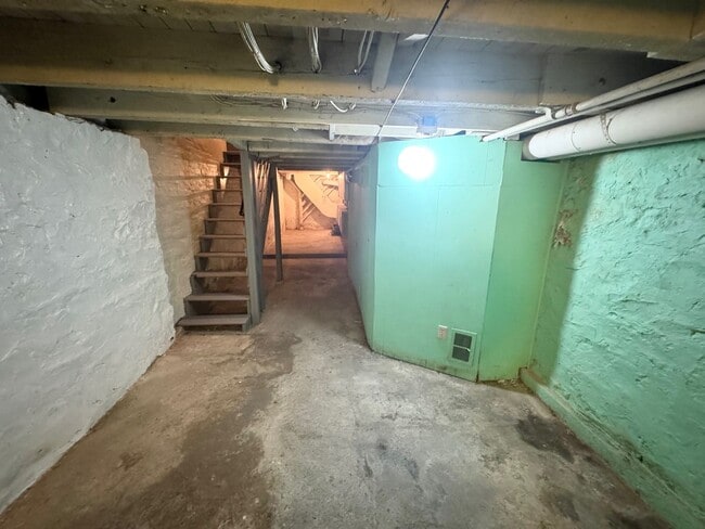 Building Photo - 3 Bedroom Semi-Detached Home