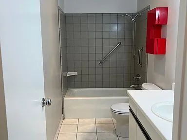 Building Photo - "Charming 1-Bedroom Retreat in Prime San Francisco Location – 730 Sq Ft of Comfort!"