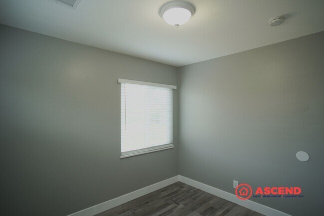 Building Photo - 3-Bedroom Home In East Bakersfield!