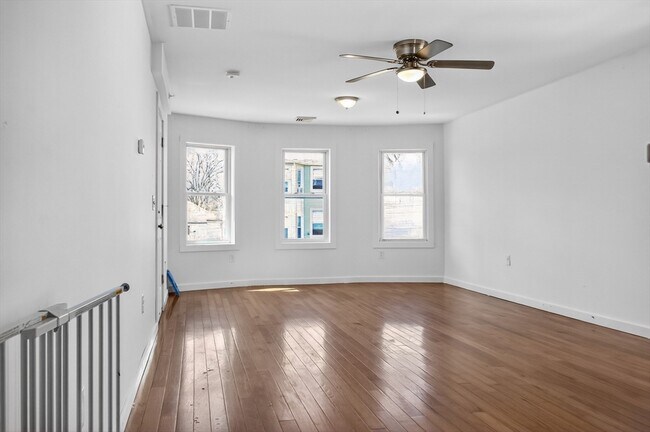 Building Photo - 247 Pilgrim Ave