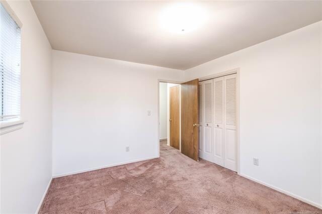 Building Photo - 2531 E Skelly Dr
