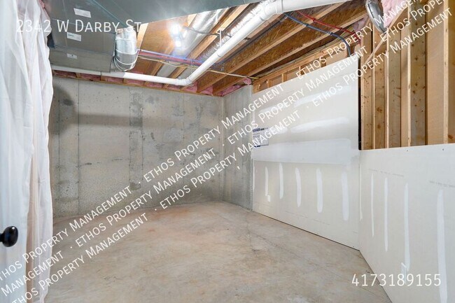 Building Photo - 2342 W Darby St