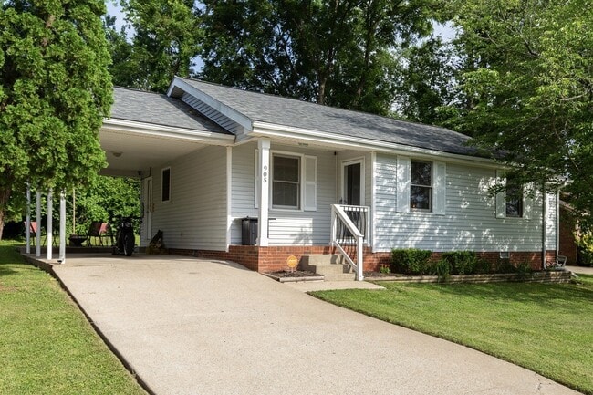 Building Photo - 905 Preston Ct