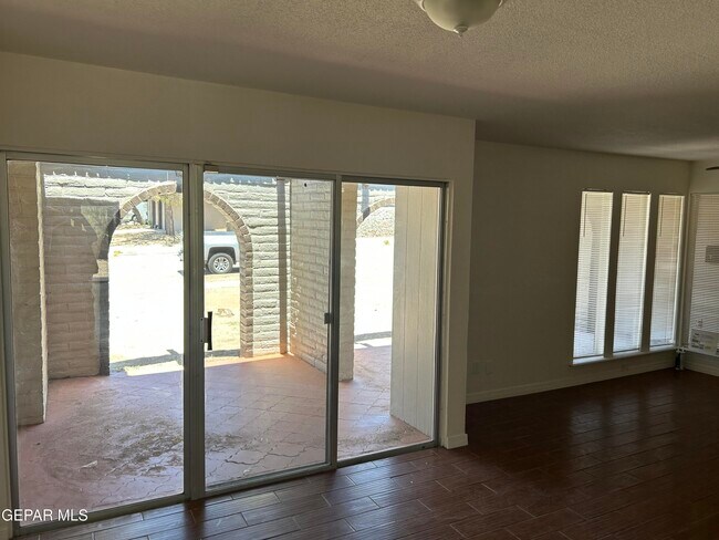 Building Photo - 6644 Mariposa Dr
