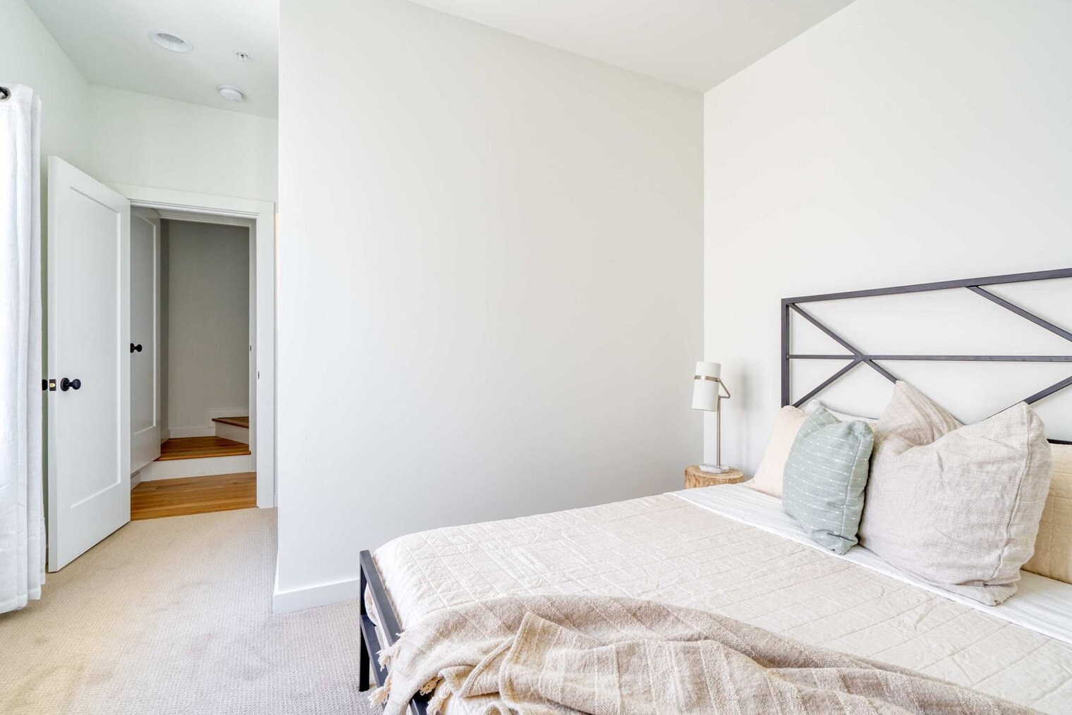 Building Photo - 516 NE 56th Ave