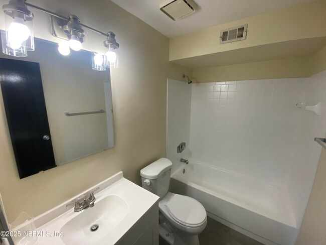 Building Photo - 1290 Wonderwood Dr