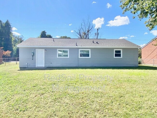 Building Photo - 437 Fox Hill Rd