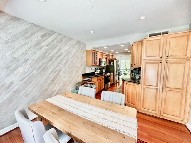 Building Photo - Welcome to this Lovely Home in Reston, VA!