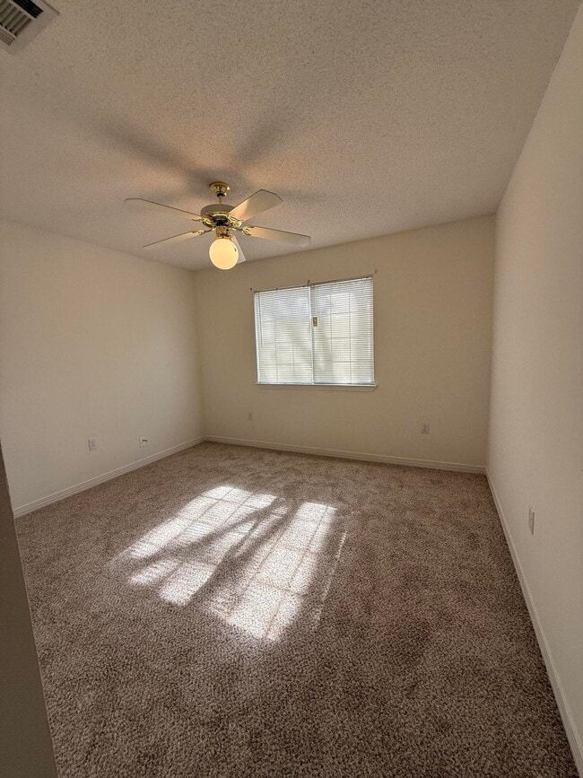Building Photo - 946 Rachel Dr