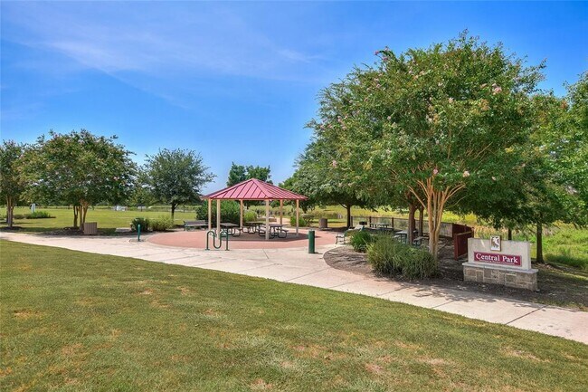 Building Photo - 2311 Dillon Pond Ln