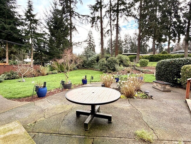 Building Photo - Cozy & Private Fircrest Unit with Garden Space