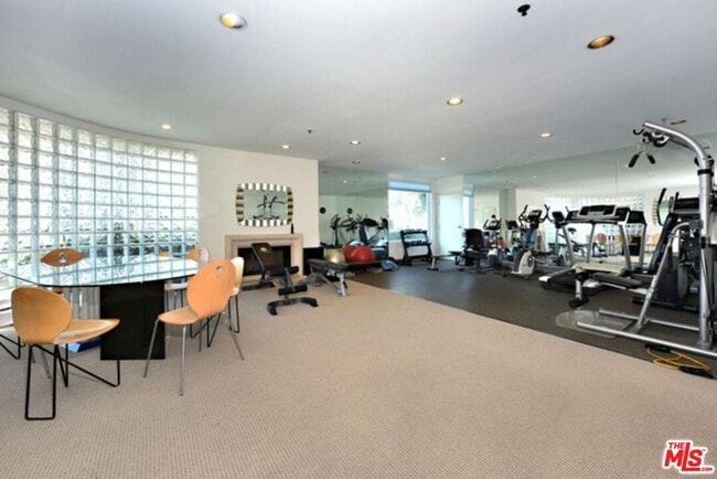 Building Photo - 2203 Ocean Ave