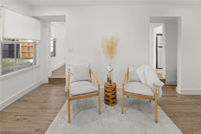 Building Photo - 2508 SW 10th St