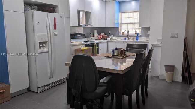 Building Photo - 15509 N Miami Lakeway